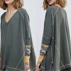 Free People V-Neck Sweatshirt - Black and Brown